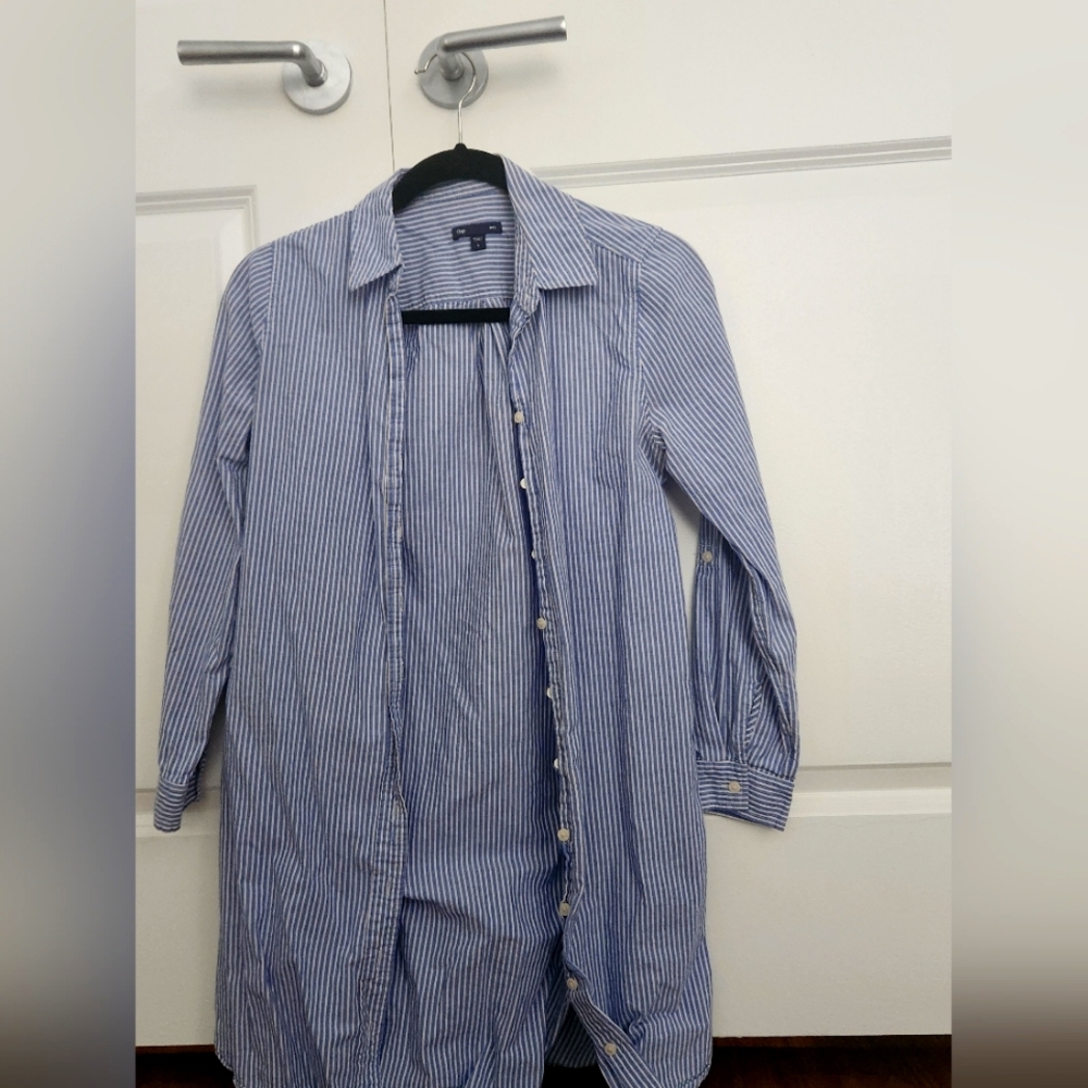Gap blue and white stripes shirt